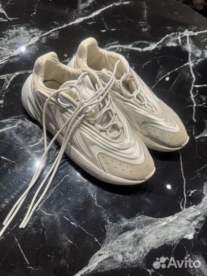 Кроссовки Adidas ozweego