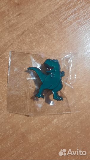 Selectel пин значок динозавр IT раптор мерч тирекс