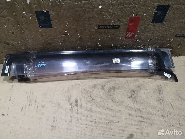 Ветровик Toyota Voxy AZR60G