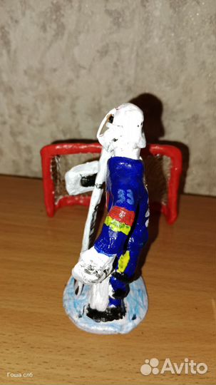 Хоккеист из глины, ручная работа