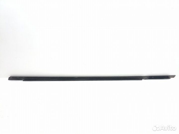 Молдинг двери передний правый Mercedes-Benz