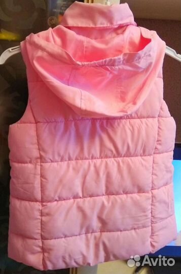 Безрукавки курточки