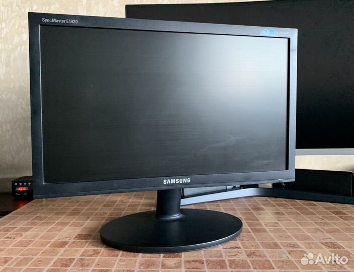 Монитор Samsung