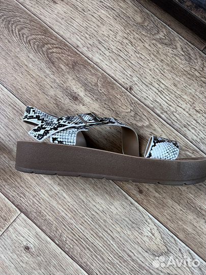 Босоножки женские