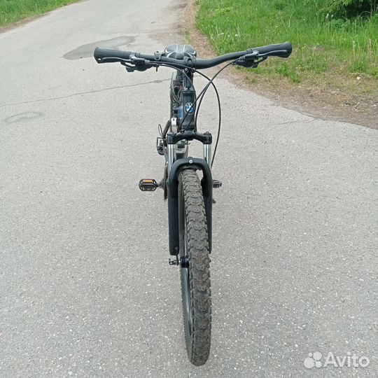 Велосипед на литых дисках BMW