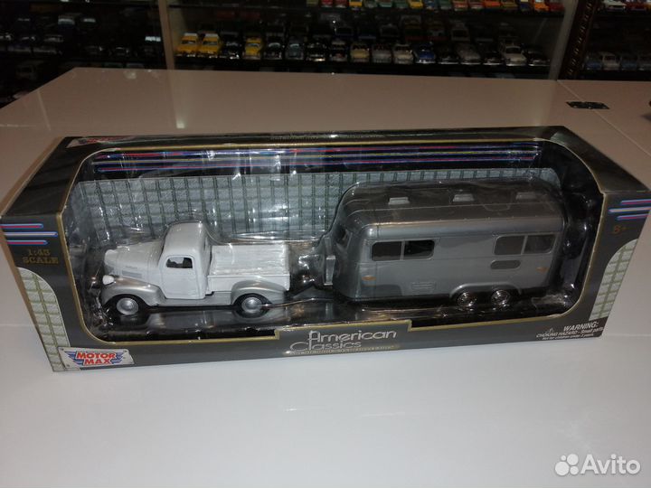 Plymouth 1941 с прицепом 1/43 Motormax