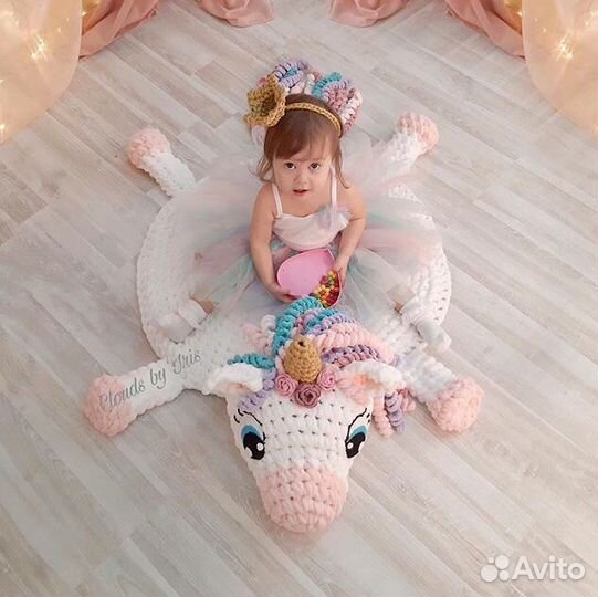 Детский вязаный коврик Единорожка Мия