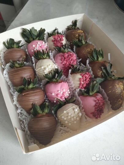 Шоколадные буквы,Клубника и банан в шоколаде и Роз