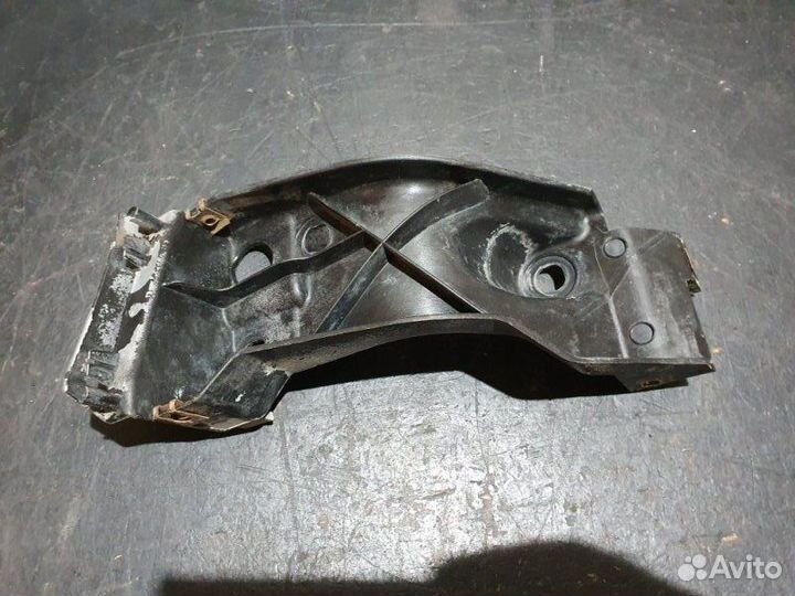 Кронштейн порога левый Audi S8 D3 BSM 2006