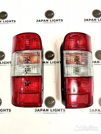 Стоп сигналы хрустальные задний Toyota Hiace 100