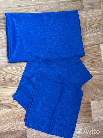 Новая скатерть 1шт и салфетки 6шт