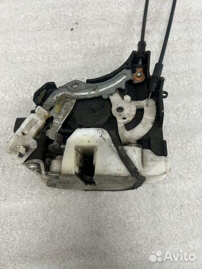 Замок двери задней правой Mitsubishi Outlander XL