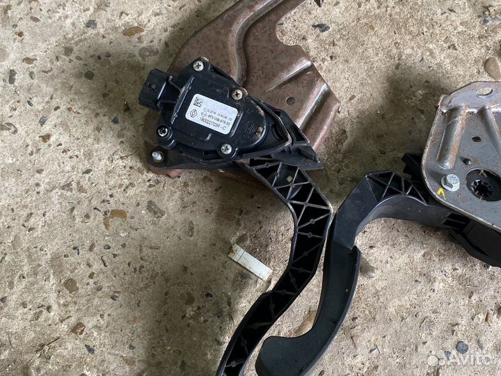 Педаль газа Renault Duster