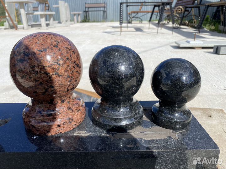 Вазы из гранита