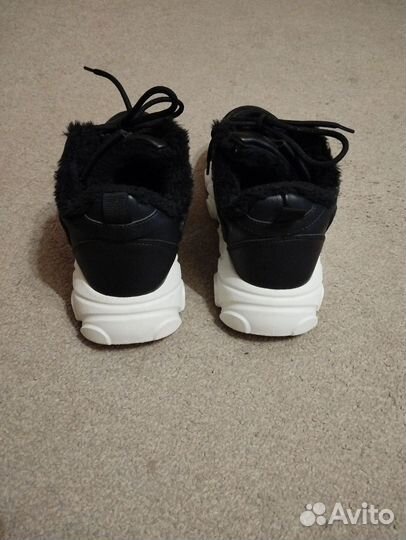Кроссовки зимние женские р. 37