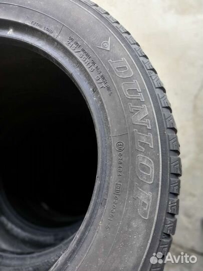 Dunlop SP Winter Ice 01 215/55 R16