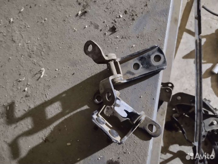 Петля двери задняя левая geely мк cross