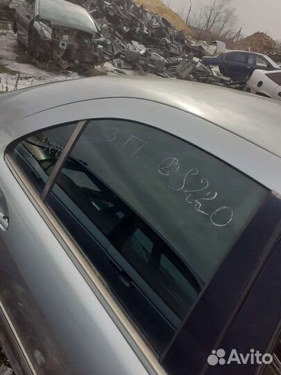 Заднее правое стекло Mercedes Benz S220