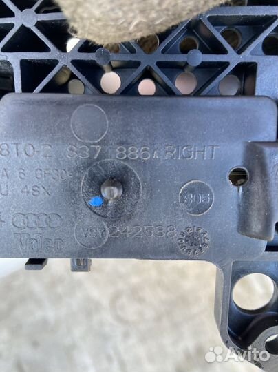 Кронштейн правый Audi A5 8T