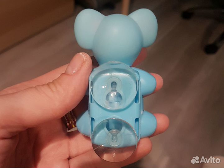 Контейнер для зубной щетки на присосках