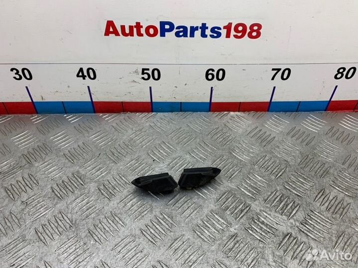 Отбойник капота Toyota Camry V30