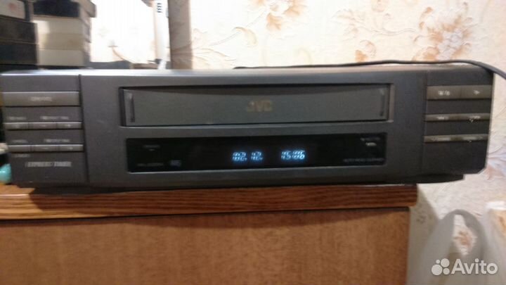 Видиомагнитофон JVC HR J1200A + 14 кассет