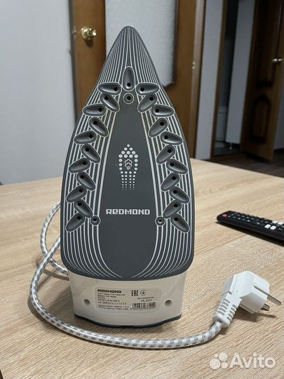 Утюг redmond