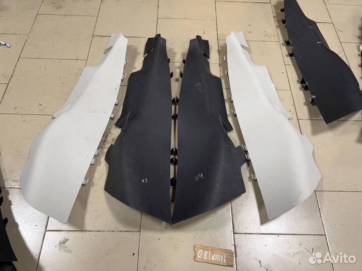 Обшивка задней стойки jaguar i-pace x590