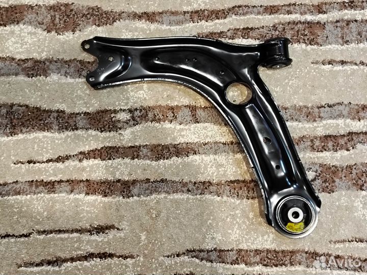 Новый передний правый рычаг Skoda Kodiaq оригинал