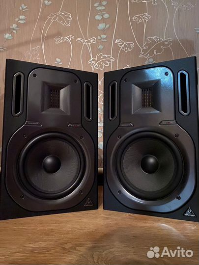 Колонки Behringer B3031A Студийные мониторы