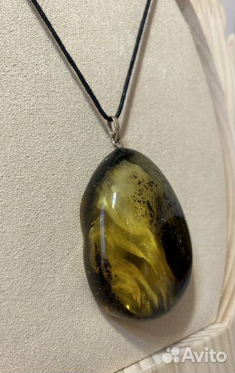 Кулон янтарь