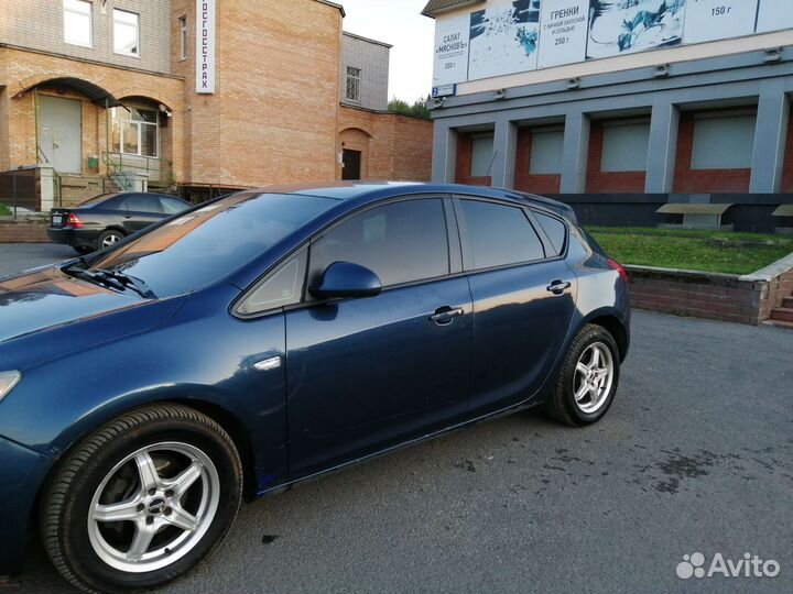 Opel Astra, 2011