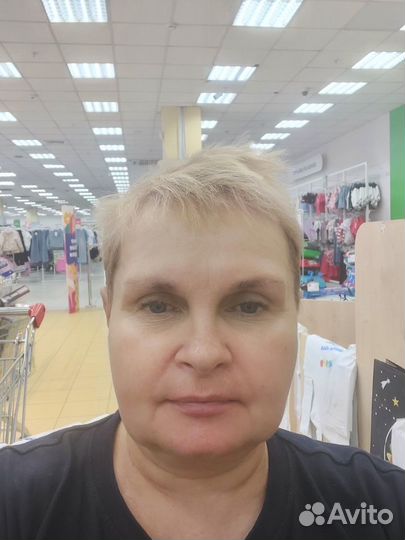 Кассир на кассе в столовой