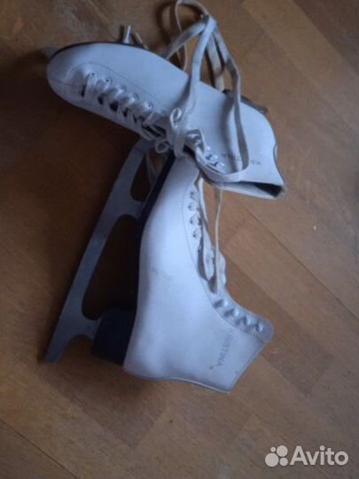 Коньки фигурные женские на 39р