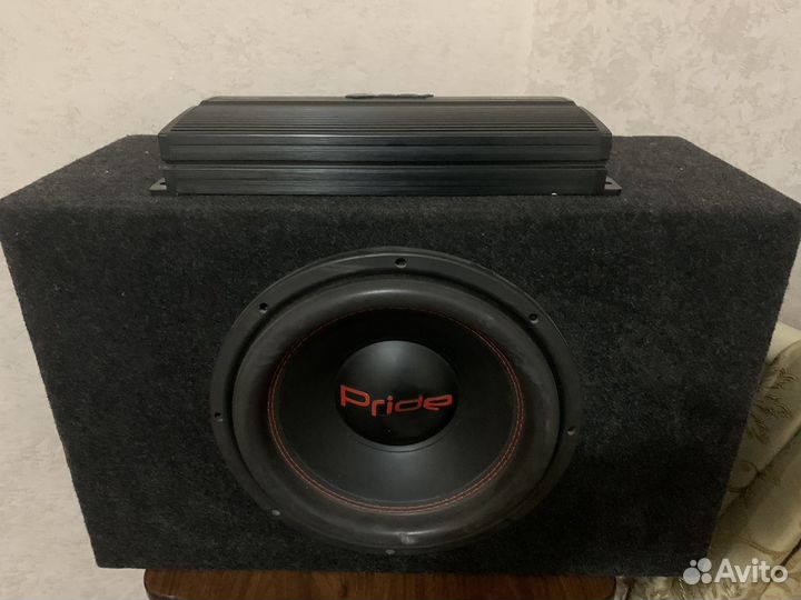 Сабвуфер и усилитель в автомобиль