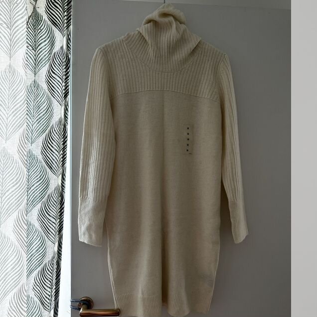 Платье Uniqlo m 100% шерсть
