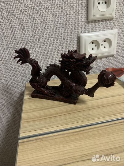 Статуэтка дракона