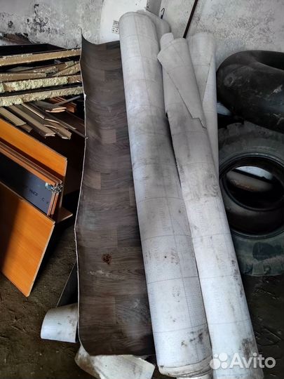 Продам 2 шкафа,плиту, линолеум, двери 5 штук