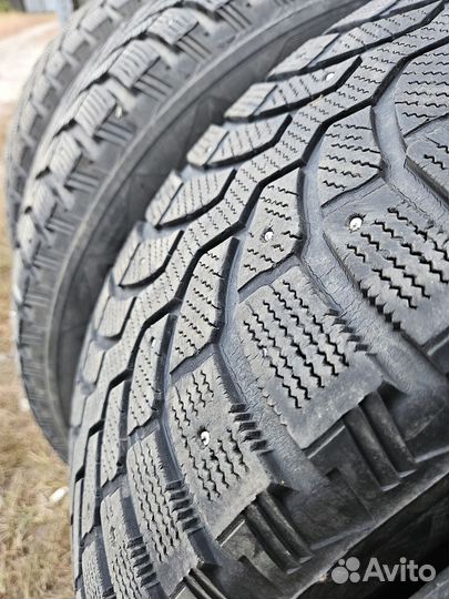 Bridgestone Blizzak Spike-01 235/60 R18