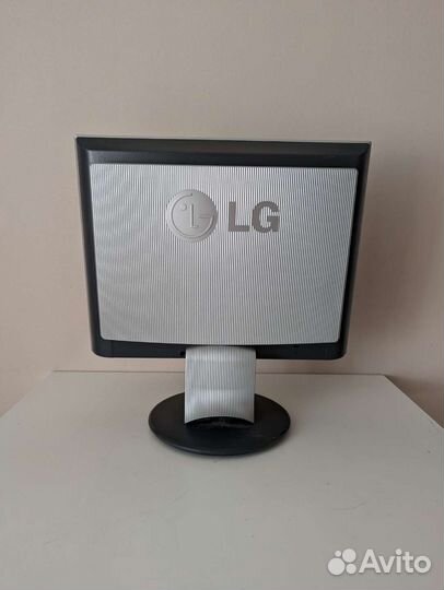 Монитор LG Flatron L1530S