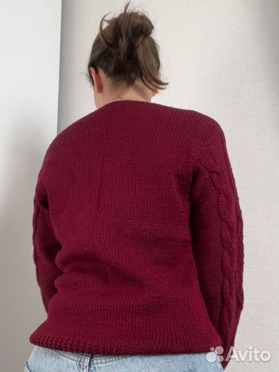 Бордовый свитер женский