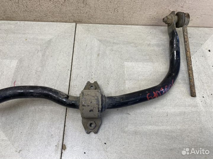 Стабилизатор передний