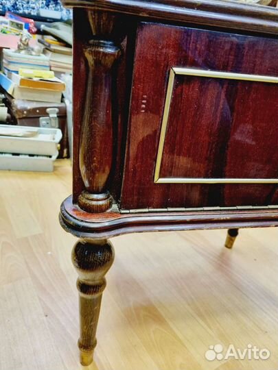 Прикроватная тумба, размер высота 55 см, ширина 55