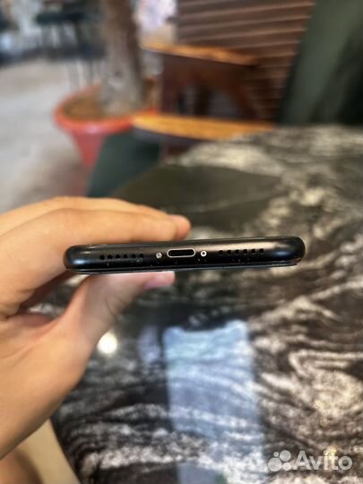 Телефон iPhone XR