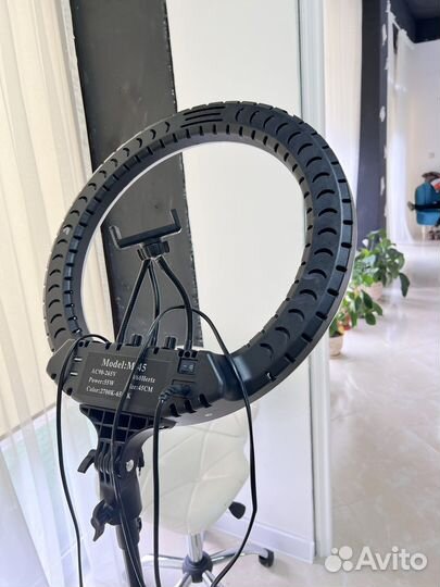 Кольцевая лампа профессиональная со штативом