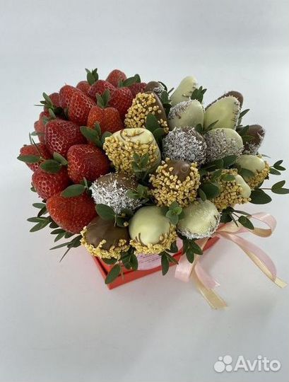 Клубника в шоколаде в коробке