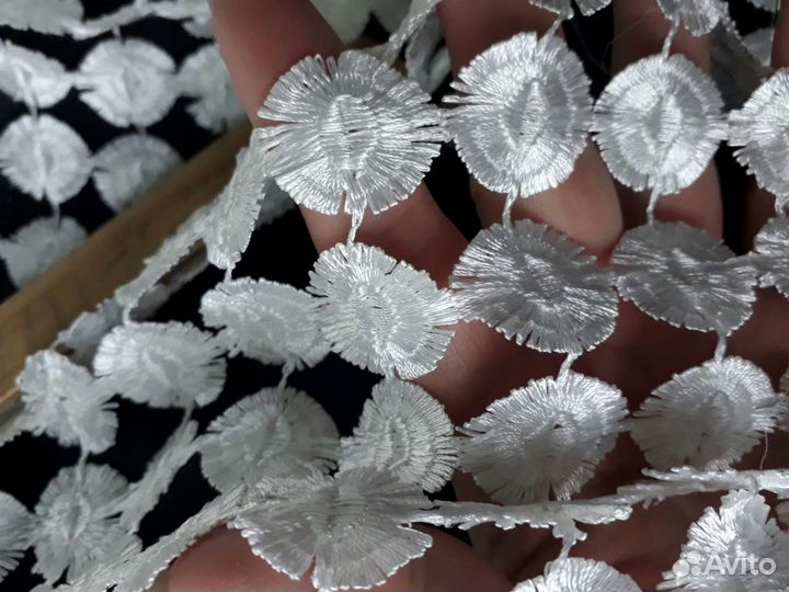 Отрез ткани кружево