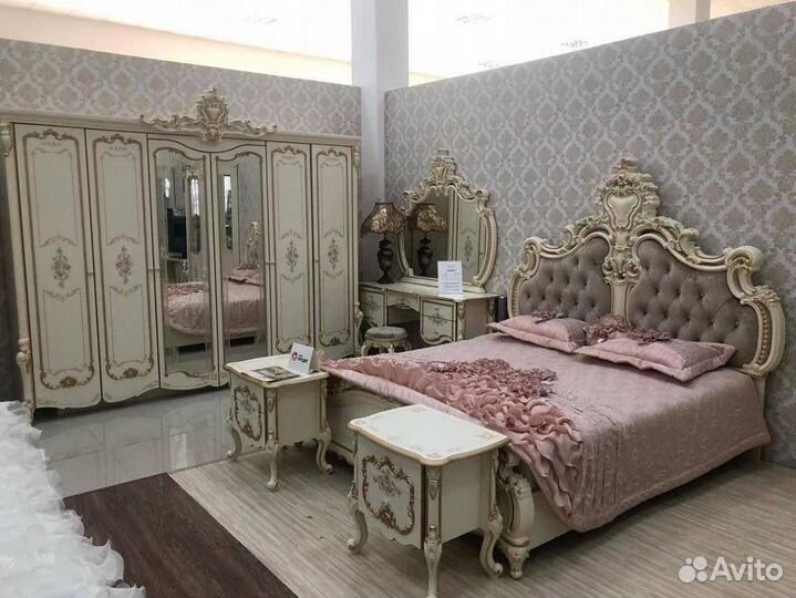 Спальный гарнитур