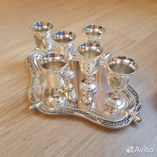 Рюмки с подносом