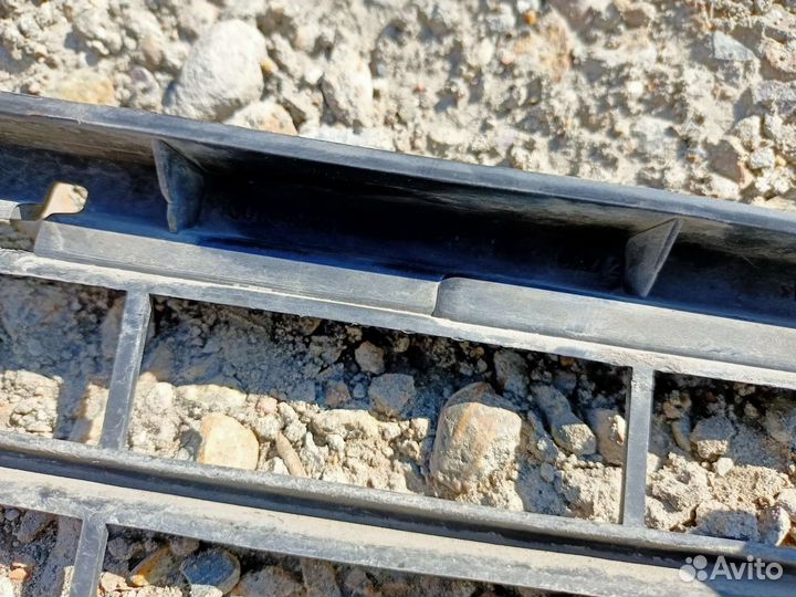 Решетка радиатора нижняя